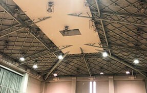 体育館照明工事の画像